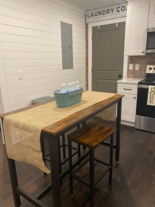 Cozy 2-Bedroom Farmhouse With Parking On Premise Smyrna Exteriör bild